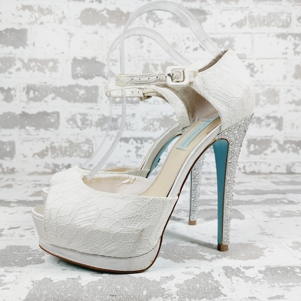 Blue by Betsey Johnson Veil Ivory Fabric Evening Platform Pumps V115